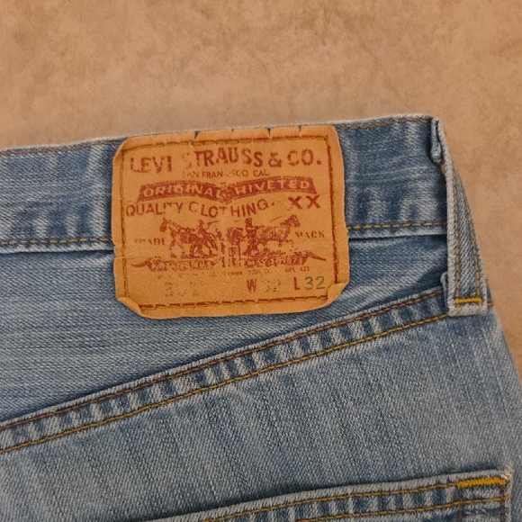 Levi's Men's Light Wash Straight Jeans - Picture 3 of 5